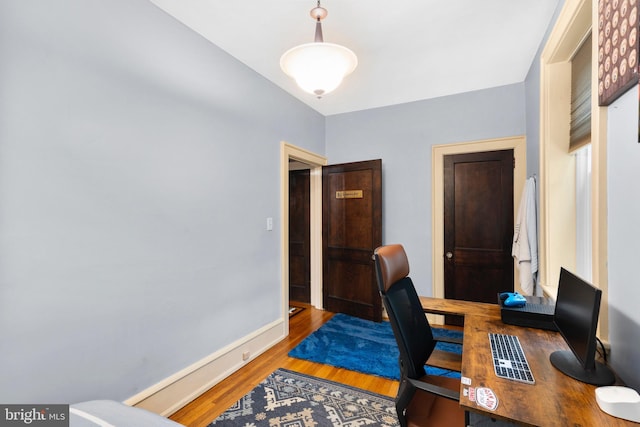 office area featuring wood finished floors and baseboards