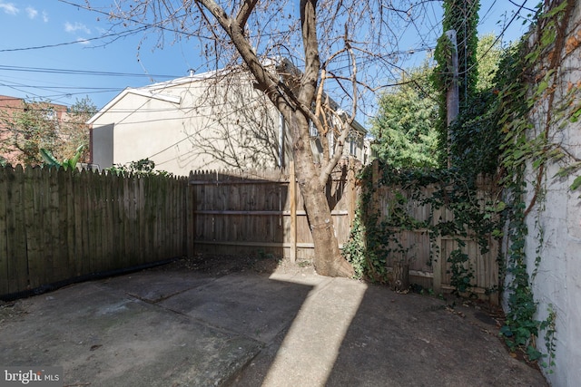110 W Hamburg St, Baltimore, MD 21230 - view of patio with fence