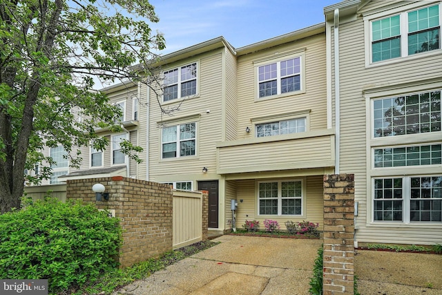 view of front of home featuring fence