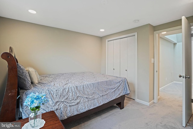 carpeted bedroom featuring baseboards, a closet, and recessed lighting