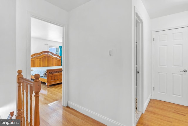 643 Saint Anthony Ln, Upper Darby, PA 19082 - hall with light wood-type flooring, baseboards, and an upstairs landing