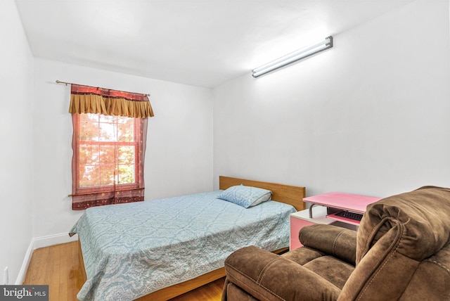 643 Saint Anthony Ln, Upper Darby, PA 19082 - bedroom featuring wood finished floors and baseboards