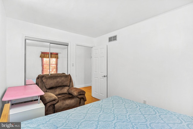 643 Saint Anthony Ln, Upper Darby, PA 19082 - bedroom with wood finished floors and a closet