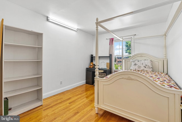 643 Saint Anthony Ln, Upper Darby, PA 19082 - bedroom featuring light wood-type flooring and baseboards