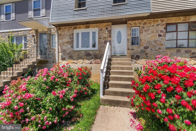 643 Saint Anthony Ln, Upper Darby, PA 19082 - doorway to property featuring stone siding