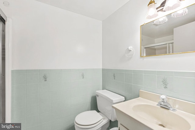 643 Saint Anthony Ln, Upper Darby, PA 19082 - bathroom featuring a stall shower, toilet, vanity, and tile walls
