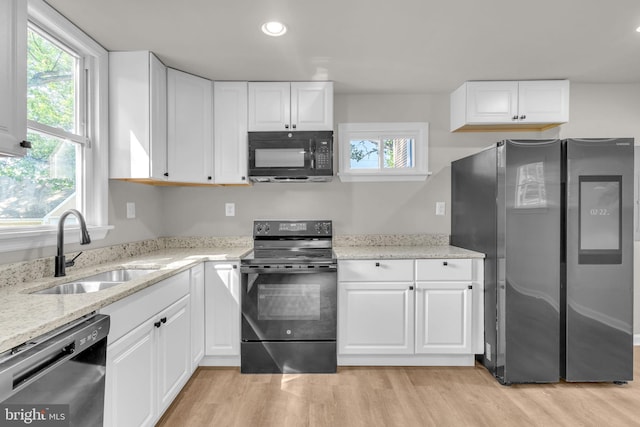 21 Mattingly Ave, Indian Head, MD 20640 - kitchen featuring black appliances, a sink, healthy amount of natural light, light wood-style floors, and recessed lighting