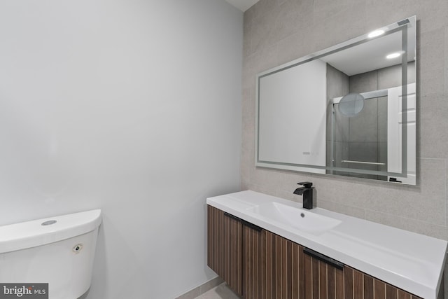 616 Webb Rd, Elkins Park, PA 19027 - full bath featuring toilet, a shower stall, vanity, and tasteful backsplash