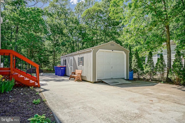 33 Laurel Rd, Millville, NJ 08332 - detached garage featuring driveway