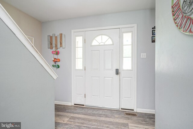 33 Laurel Rd, Millville, NJ 08332 - entryway with wood finished floors and baseboards
