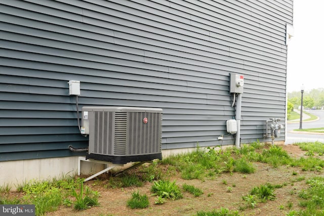 1722 Bradley Dr, Harrisburg, PA 17110 - exterior view of central AC unit, electric meter, and gas meter