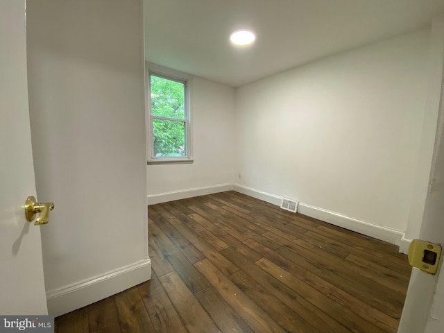 2546 N Marston St, Philadelphia, PA 19132 - unfurnished room featuring dark wood finished floors and baseboards