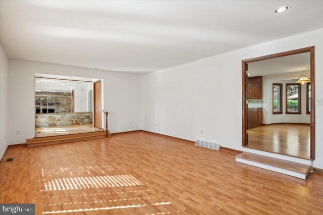 unfurnished room featuring light wood-style floors, baseboards, and recessed lighting