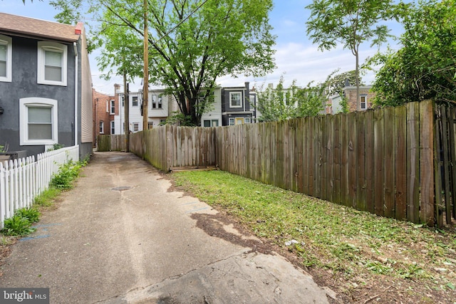 view of yard with fence and a residential view