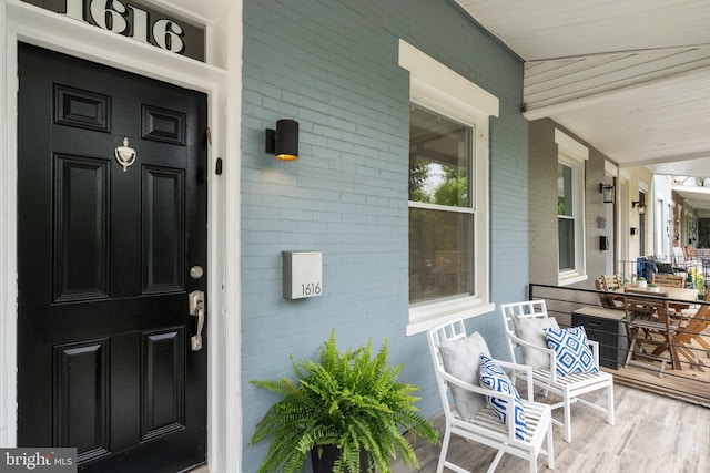 doorway to property with covered porch