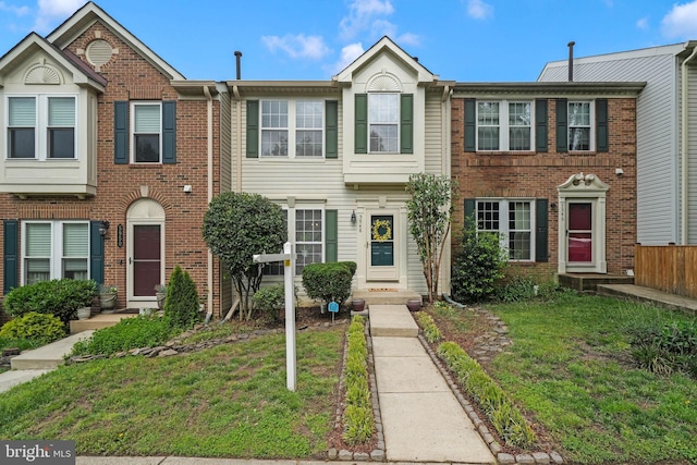 5948 Edgehill Ct, Alexandria, VA 22303 - townhome / multi-family property with brick siding and a front yard