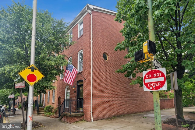 800 S Charles St, Baltimore, MD 21230 - view of side of property with brick siding