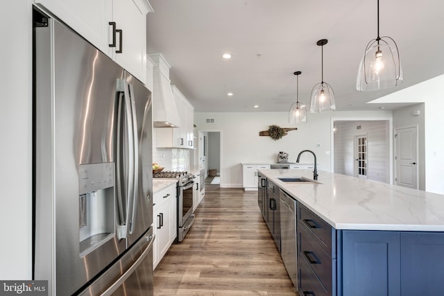 3471 Bullfrog Rd, Taneytown, MD 21787 - kitchen with stainless steel appliances, a sink, light wood finished floors, white cabinetry, and a spacious island
