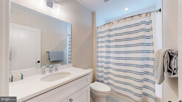 625 Bay Ave, Ocean City, NJ 08226 - full bath with toilet, vanity, and shower / bath combo with shower curtain