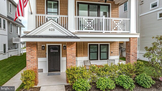 625 Bay Ave, Ocean City, NJ 08226 - doorway to property with a porch, a balcony, and brick siding