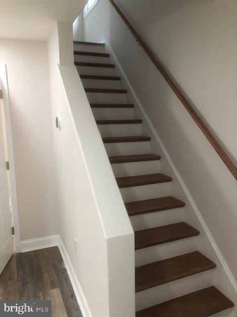 115 Buck Ln, New Castle, DE 19720 - stairway with wood finished floors
