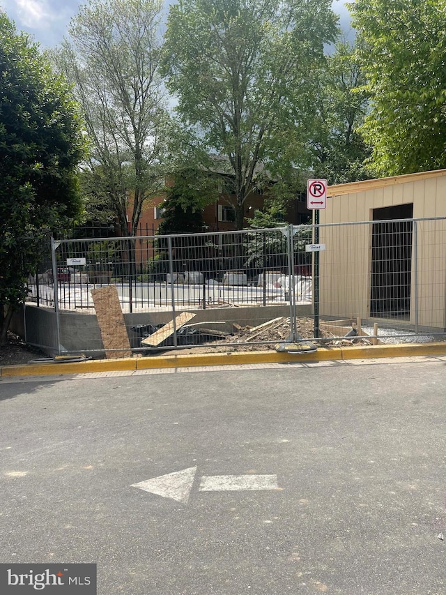 gate featuring fence