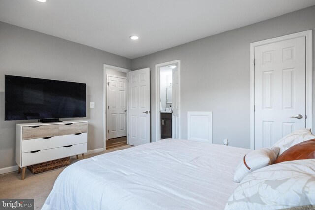 370 Juniper Ct, Herndon, VA 20170 - carpeted bedroom with baseboards, recessed lighting, and ensuite bathroom