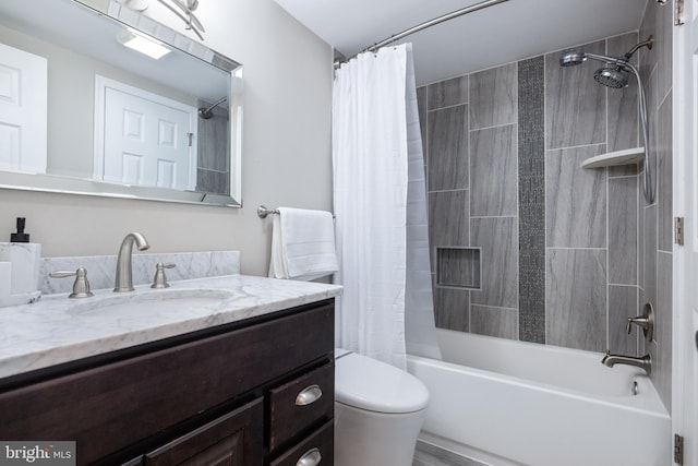 370 Juniper Ct, Herndon, VA 20170 - bathroom featuring shower / tub combo, vanity, and toilet