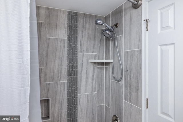 370 Juniper Ct, Herndon, VA 20170 - full bathroom with a tile shower