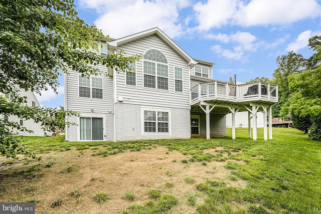 3104 Reach Eagle Ct, Woodbridge, VA 22191 - back of property with brick siding, a deck, and a yard