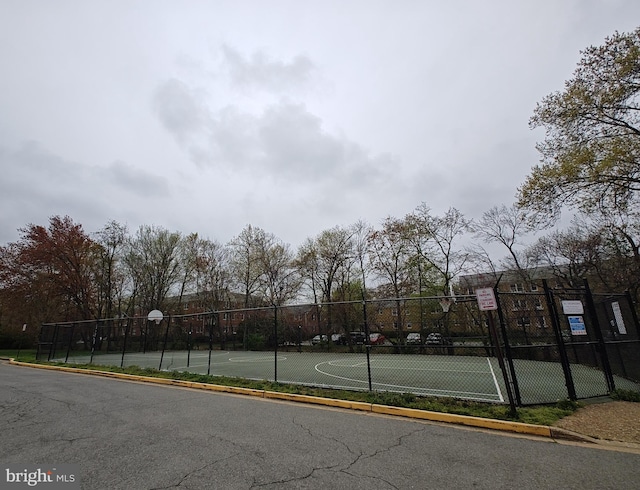 1413 Belle View Blvd Unit C1, Alexandria, VA 22307 - view of sport court with community basketball court and fence