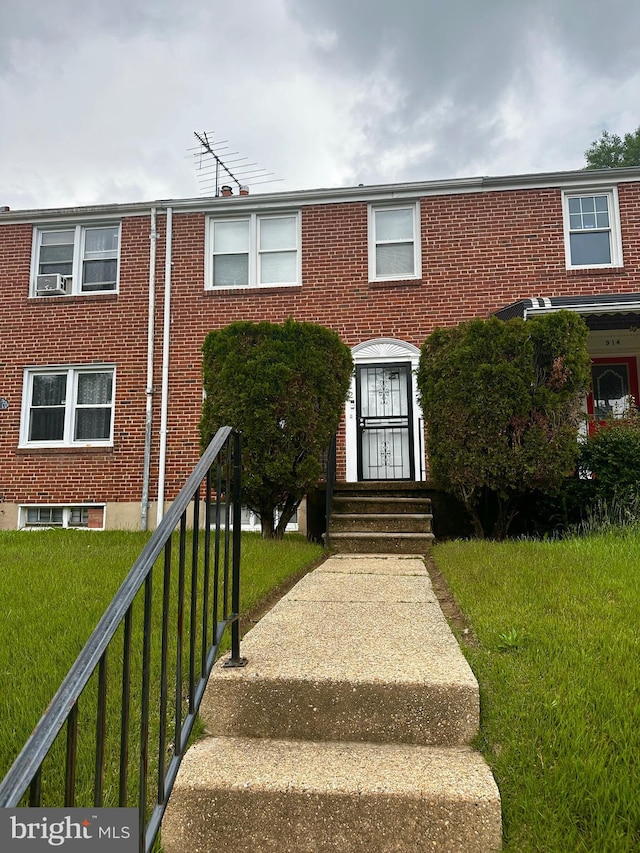 912 Evesham Ave, Baltimore, MD 21212 - view of front of house featuring brick siding, entry steps, and a front yard