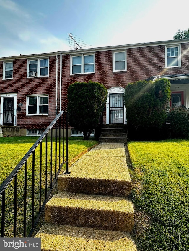 912 Evesham Ave, Baltimore, MD 21212 - view of property with entry steps, brick siding, and a front lawn