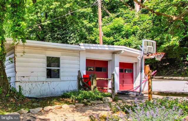 400 Hill Cir, Reading, PA 19607 - view of outbuilding featuring an attached garage