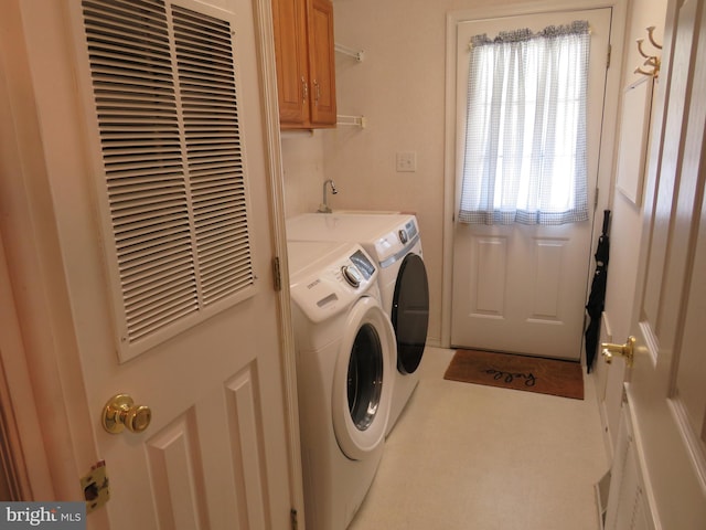 538 Haventree Ct, New Hope, PA 18938 - washroom featuring washing machine and clothes dryer, cabinet space, and a heating unit