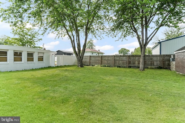 1112 Randall Ave, Upper Chichester, PA 19061 - view of yard
