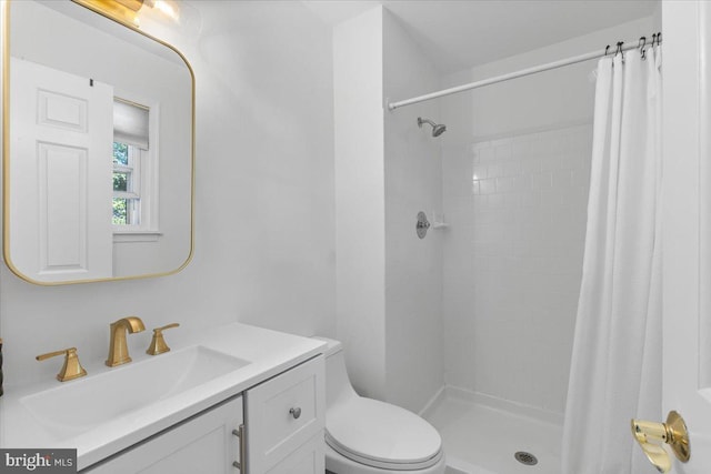 1745 Remington Dr, Crofton, MD 21114 - bathroom featuring vanity, a tile shower, and toilet