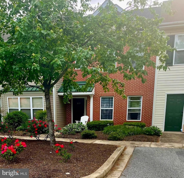 view of front of home featuring brick siding