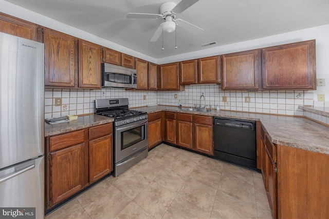 217 Pratt Ct, Sewell, NJ 08080 - kitchen with stainless steel appliances, a ceiling fan, and backsplash