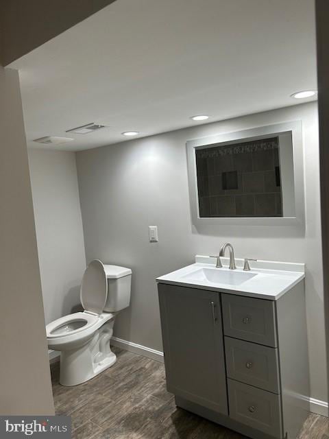 780 Cotswolde Quay Ct, Severna Park, MD 21146 - bathroom with wood finished floors, toilet, vanity, baseboards, and recessed lighting