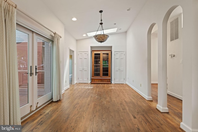 6802 Nesbitt Pl, Mclean, VA 22101 - entrance foyer featuring wood finished floors, baseboards, a skylight, recessed lighting, and arched walkways