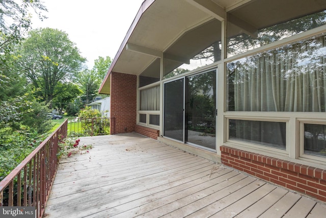 6802 Nesbitt Pl, Mclean, VA 22101 - view of wooden terrace