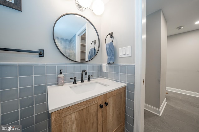 1919 Chestnut St Unit 523-524, Philadelphia, PA 19103 - bathroom with vanity, tile walls, and baseboards