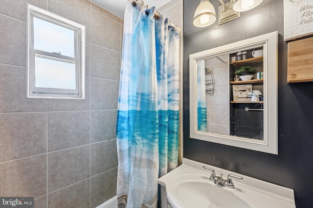 2429 S Reese St, Philadelphia, PA 19148 - bathroom featuring shower / tub combo with curtain and vanity