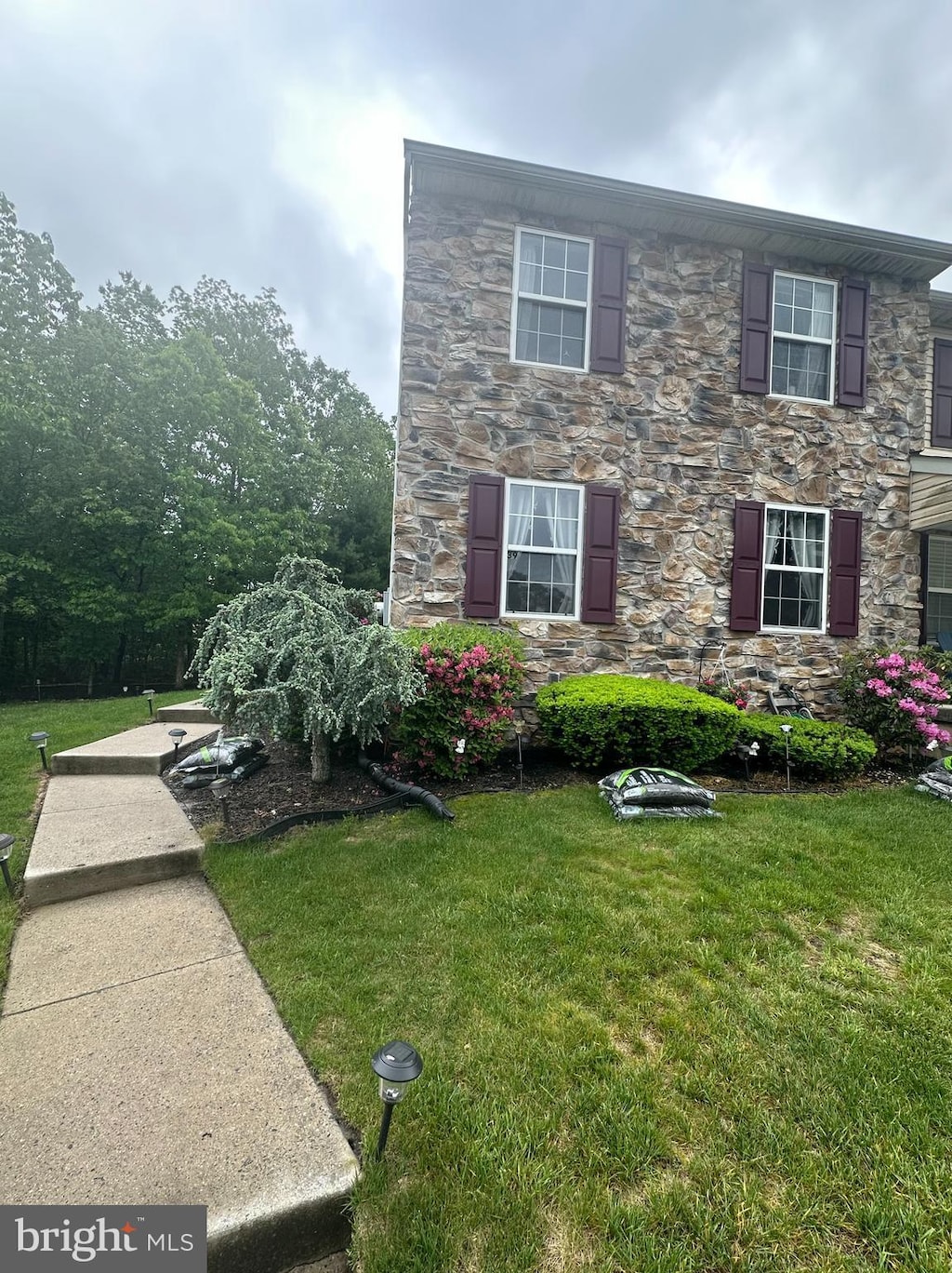 39 Normans Ford Dr, Sicklerville, NJ 08081 - view of front of home with stone siding and a front lawn