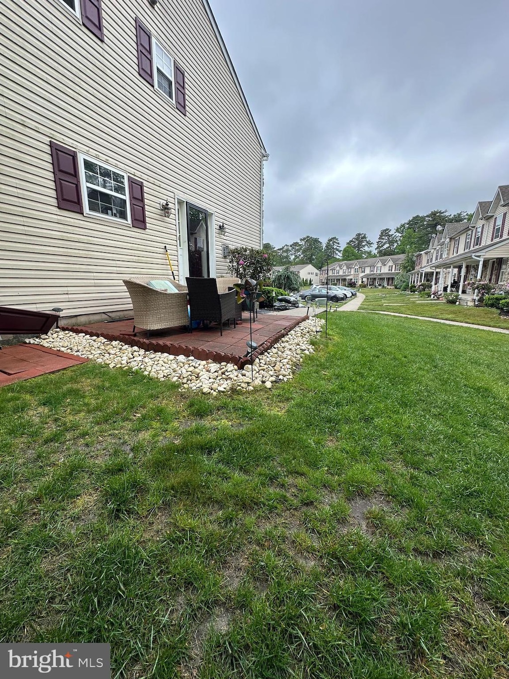 39 Normans Ford Dr, Sicklerville, NJ 08081 - view of grassy yard with a patio and a residential view