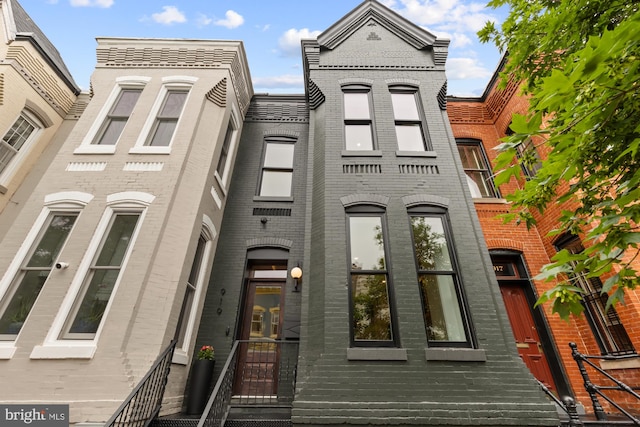 919 French St NW, Washington, DC 20001 - multi unit property featuring brick siding