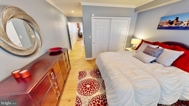306 S Exeter St, Baltimore, MD 21202 - bedroom featuring light wood-type flooring, ornamental molding, a closet, recessed lighting, and baseboards