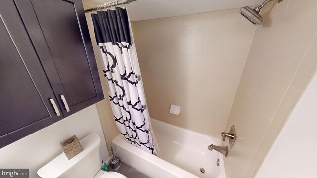 306 S Exeter St, Baltimore, MD 21202 - bathroom featuring shower / tub combo with curtain and toilet