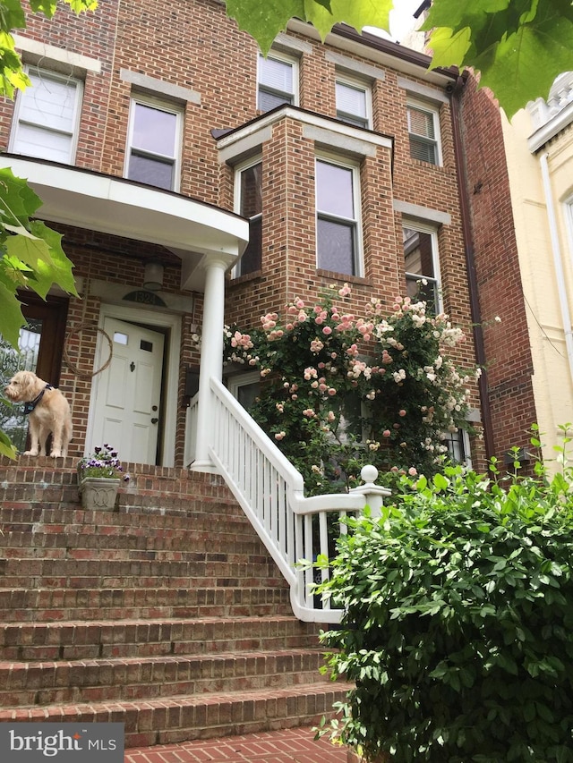 1324 10th St NW, Washington, DC 20001 - entrance to property with brick siding